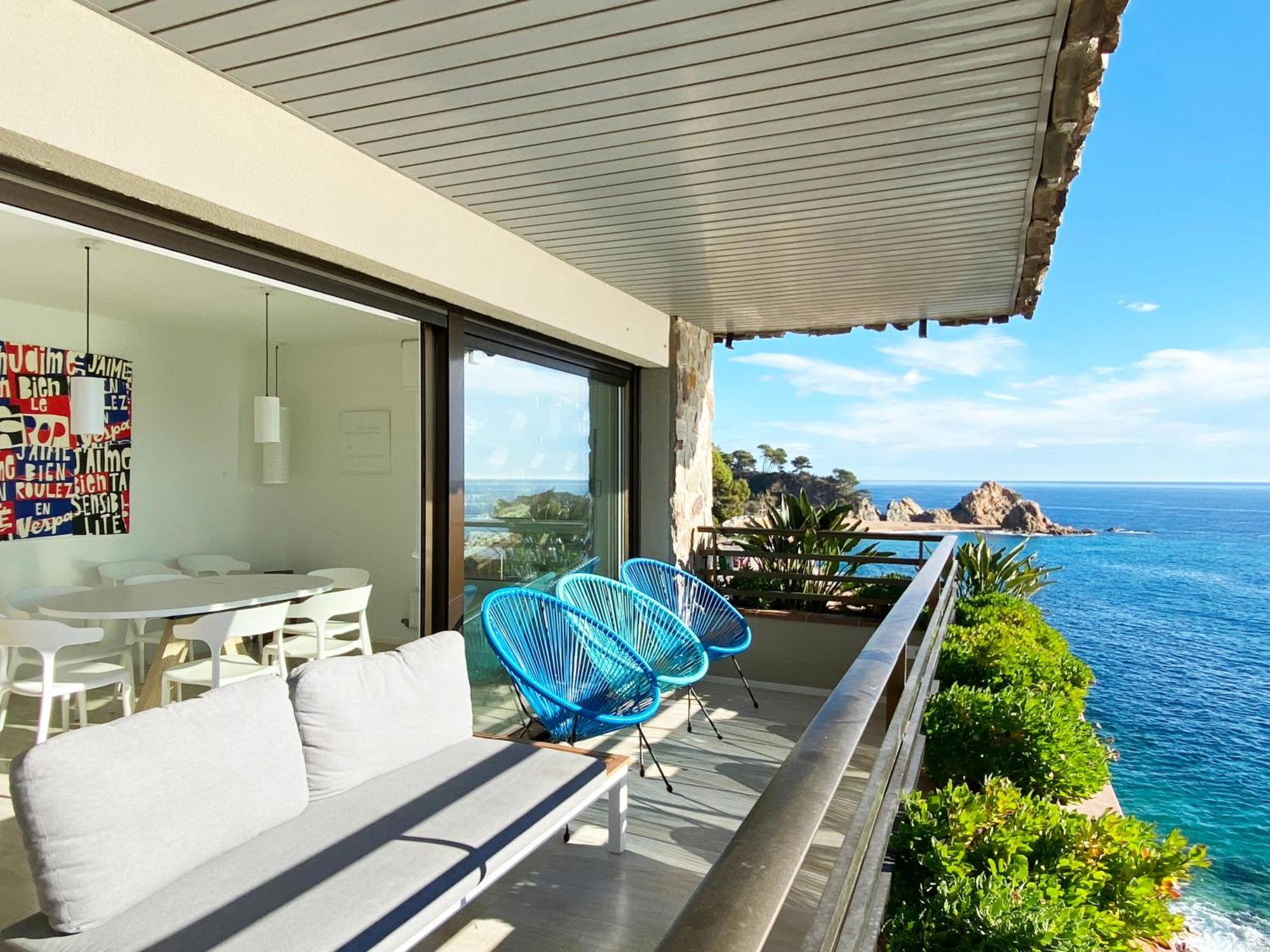 Magnificent Apartment At The Sea Front Of ตอสซาเดมาร์ ภายนอก รูปภาพ