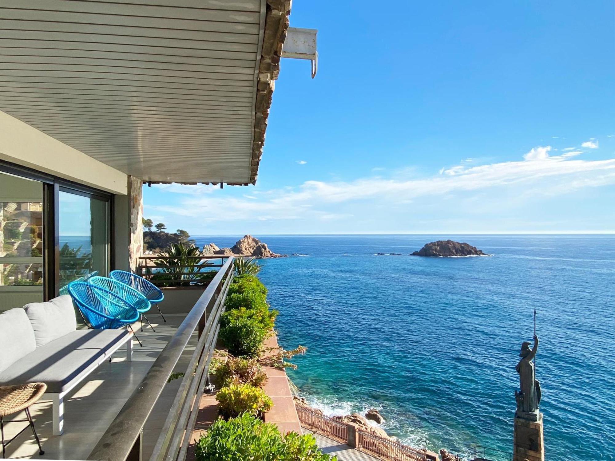 Magnificent Apartment At The Sea Front Of ตอสซาเดมาร์ ภายนอก รูปภาพ