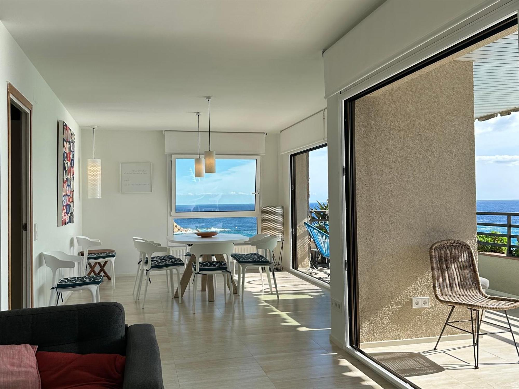 Magnificent Apartment At The Sea Front Of ตอสซาเดมาร์ ภายนอก รูปภาพ